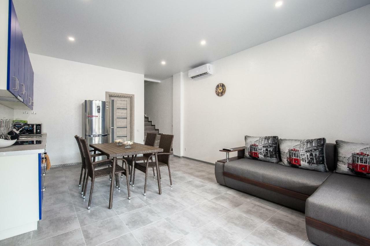 золотой бугаз Apartment *