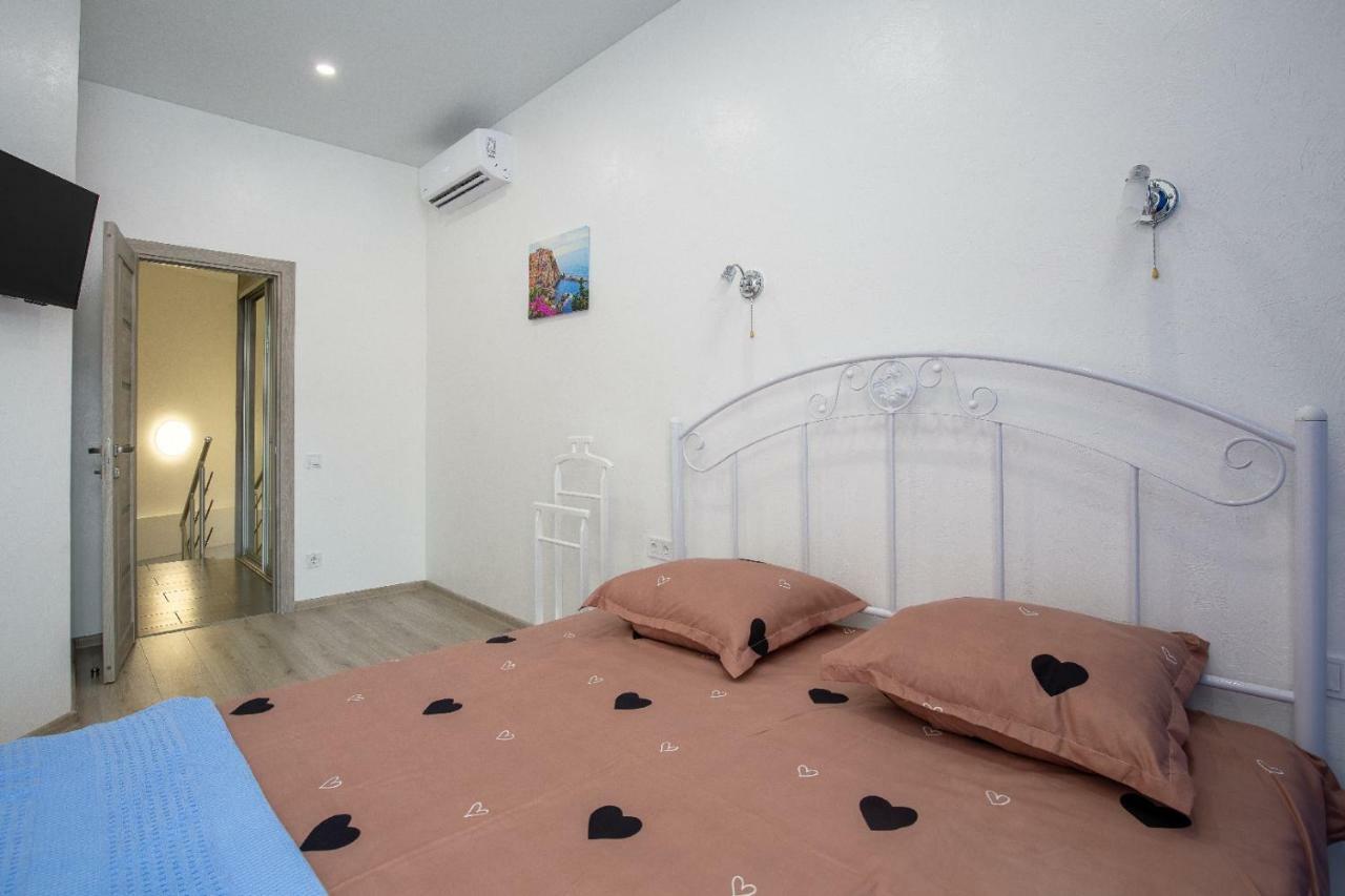 золотой бугаз Apartment *