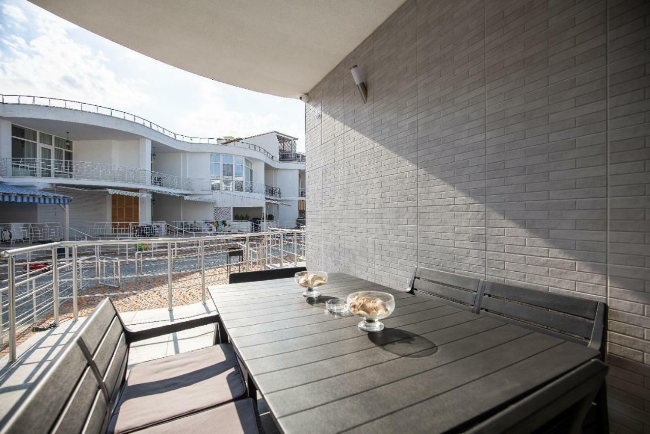 золотой бугаз Apartment