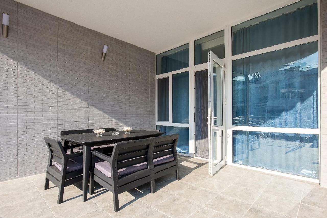 золотой бугаз Apartment