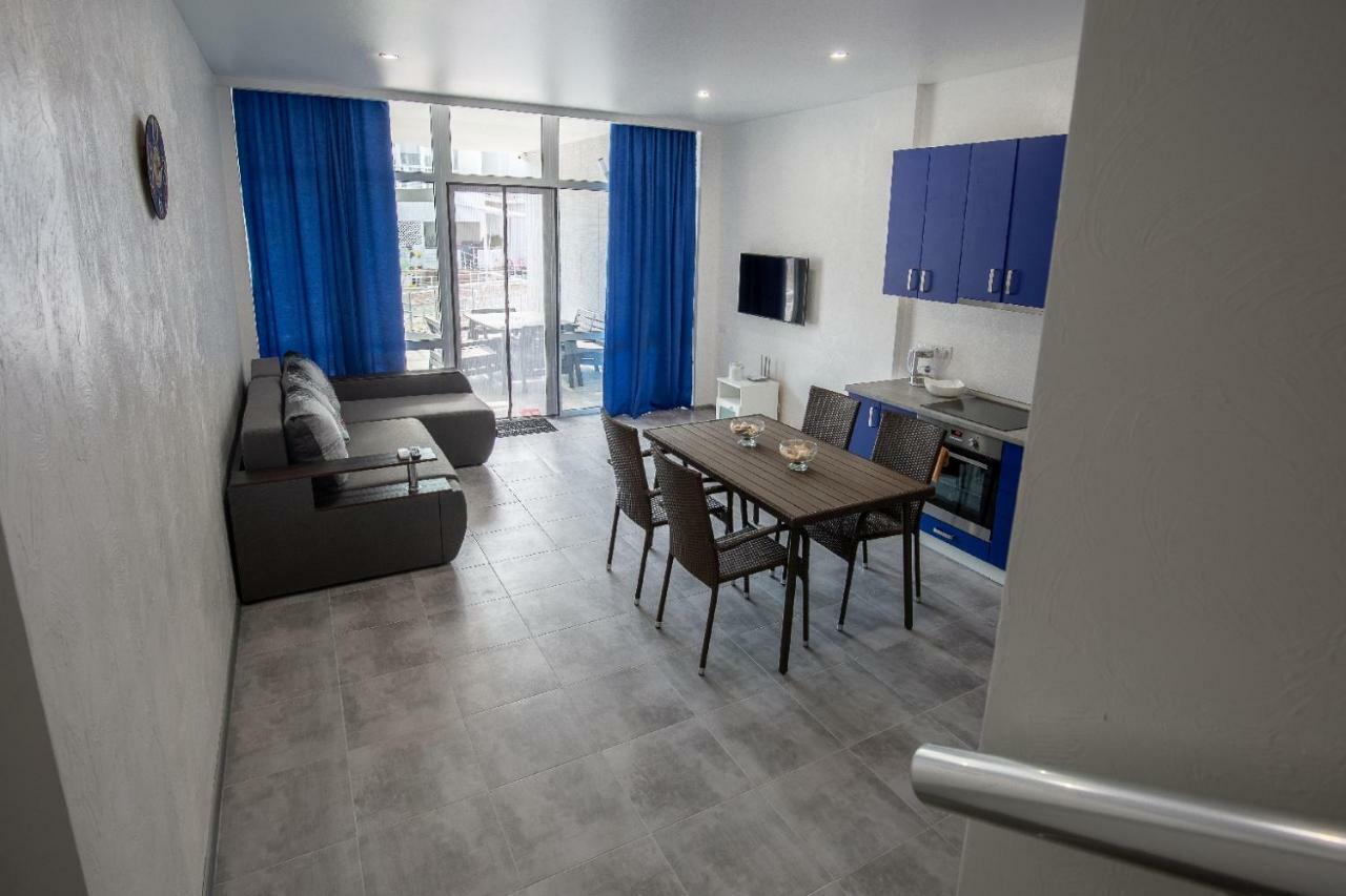 золотой бугаз Apartment