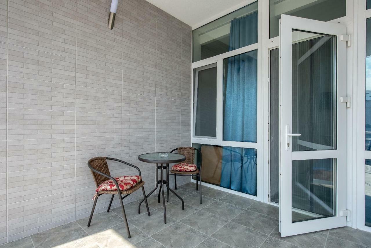 золотой бугаз Apartment *