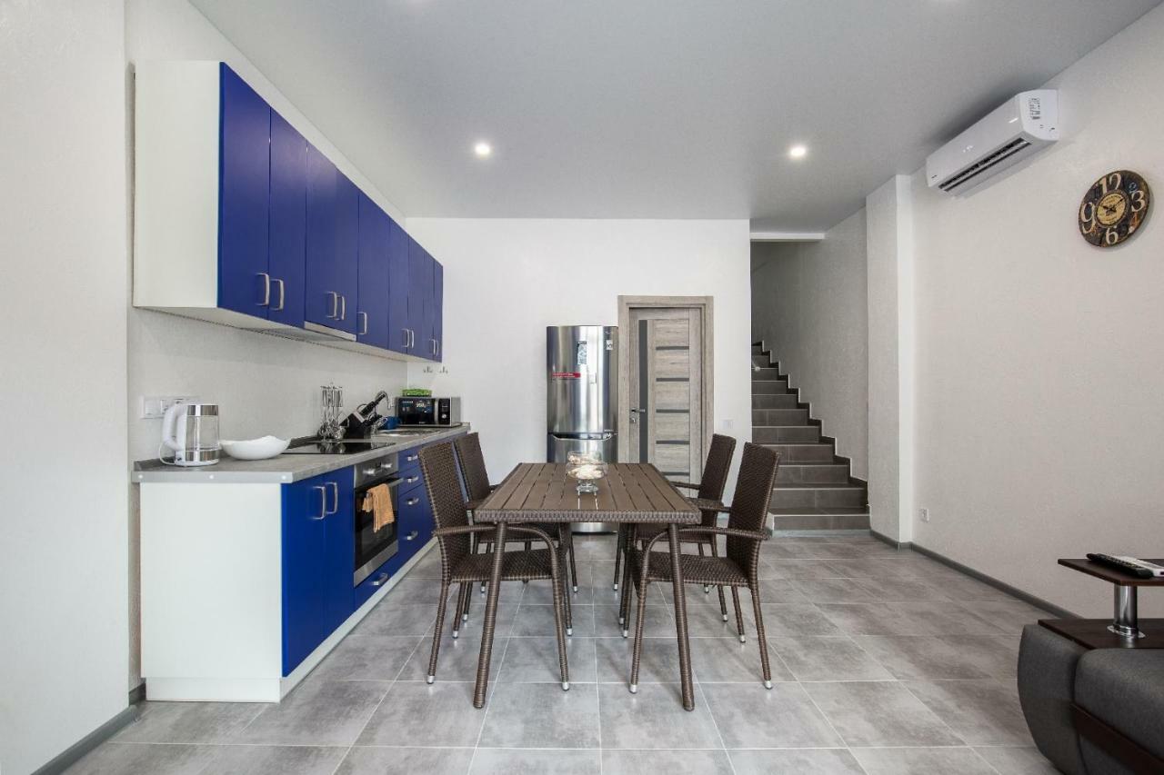 золотой бугаз Apartment