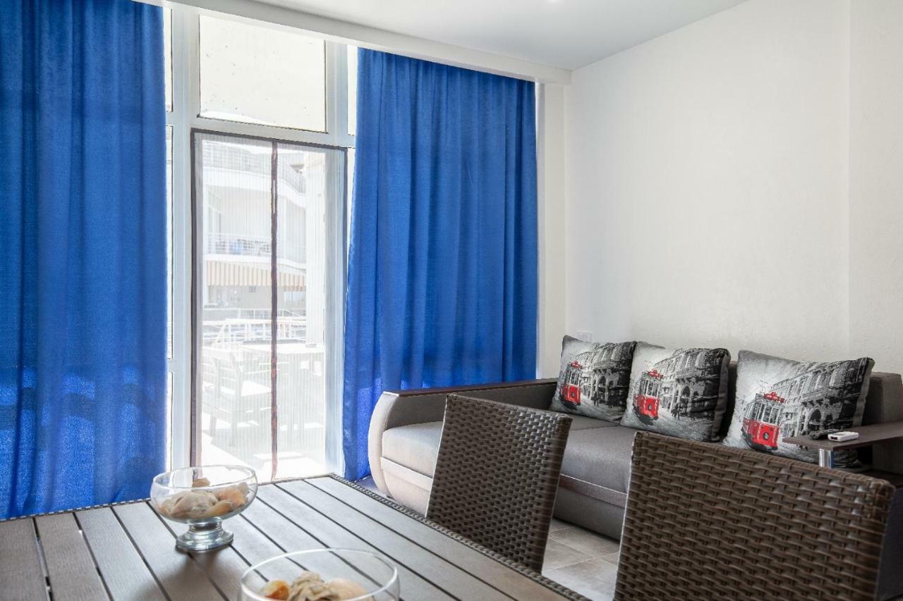 золотой бугаз Apartment *