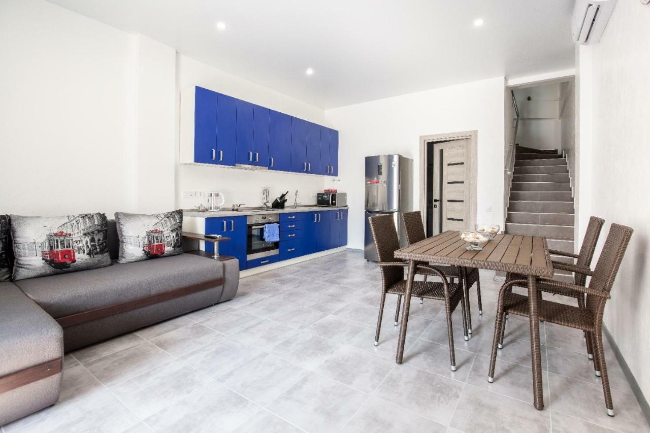 золотой бугаз Apartment *